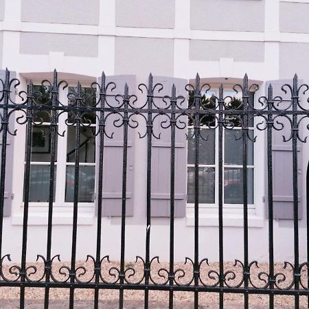 Apartament Le 2 Pieces Avec Parking Prive Honfleur Zewnętrze zdjęcie